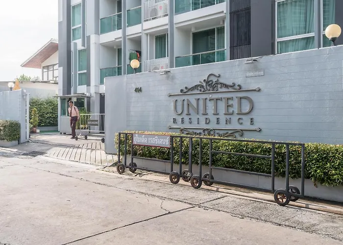United Ekamai Aparthotel