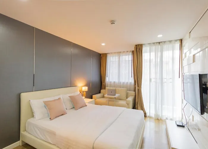 United Ekamai Aparthotel