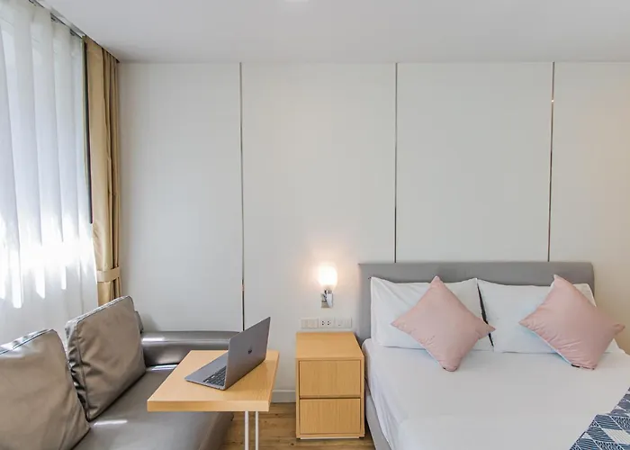 United Ekamai Aparthotel