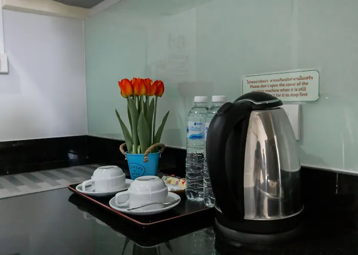 United Ekamai Aparthotel
